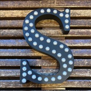 NWT Ashland “S” decor